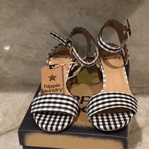 Women’s NWT hippie laundry “Mara” Black and White Fabric - Size 6M